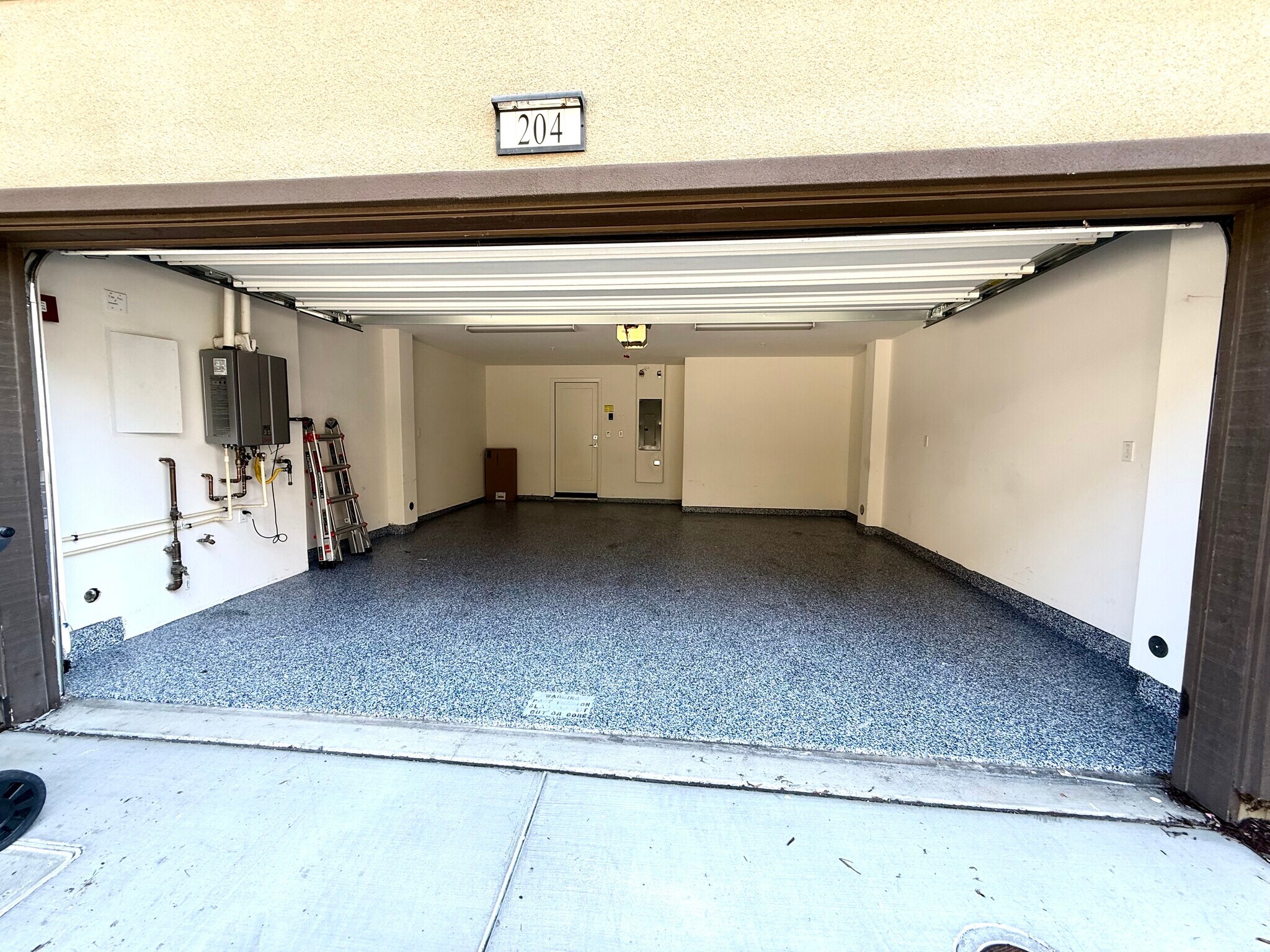 Building Photo - 204 Plum Tree St