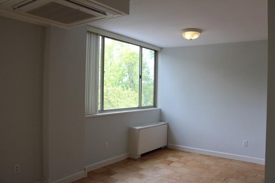 Building Photo - 1512 S Arlington Ridge Rd