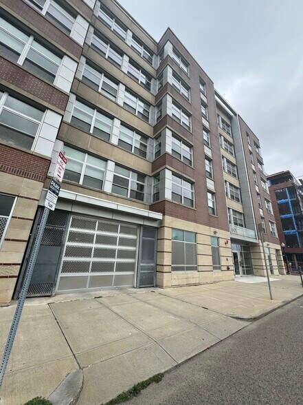 Building Photo - 595 Albany St