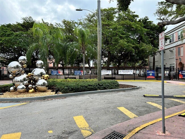 Building Photo - 717 Española Wy