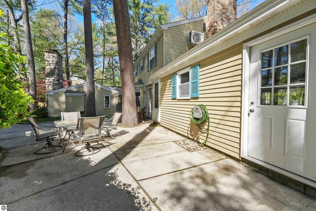 Building Photo - 1310 Peninsula Ct
