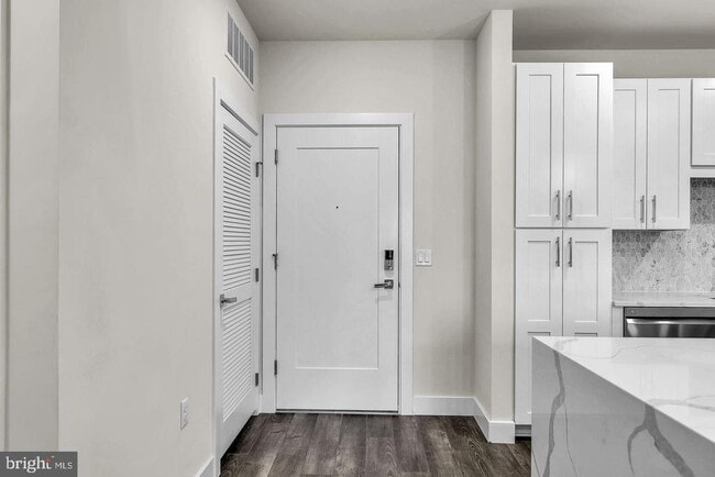 Building Photo - 1761 Old Meadow Rd