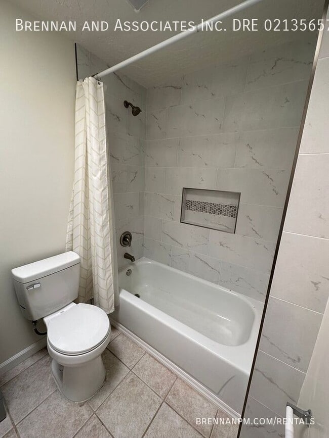 Building Photo - 820 Hickory Ct