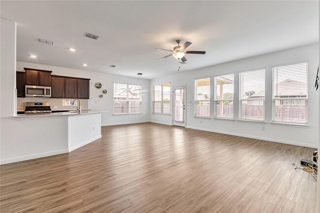 Building Photo - 408 Mante Ct