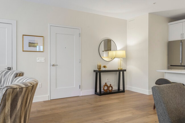 Building Photo - 1 US-1