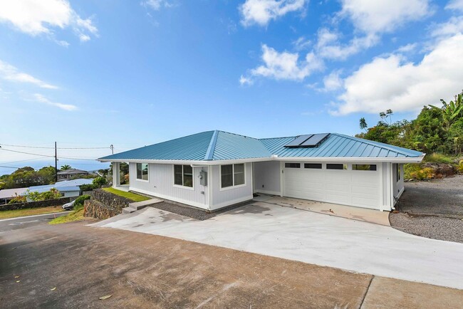 Primary Photo - Discover Your Dream Home in Kealakekua!