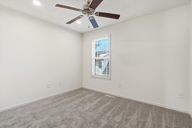 Building Photo - 421 S Village Cir