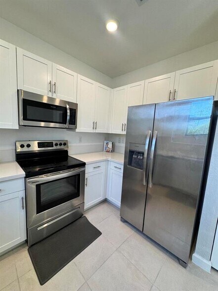 Building Photo - 5442 SW 14th Ct