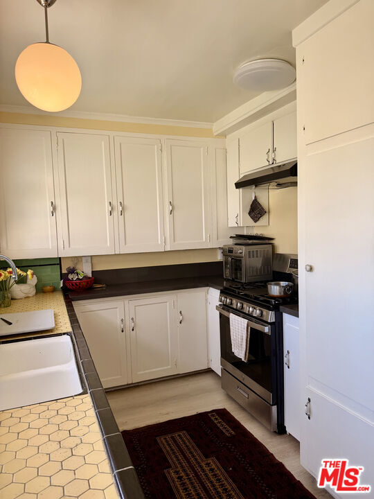 Building Photo - 1362 S Stanley Ave