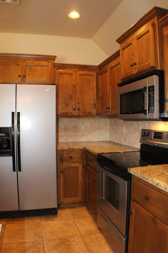 Building Photo - Bixby home available now!