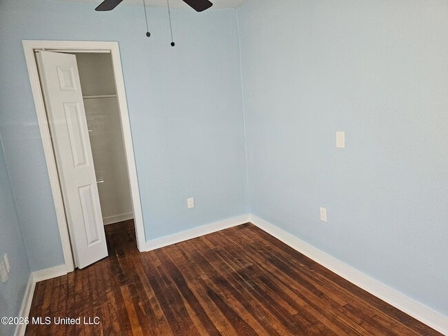 Building Photo - 1816 Kenmore Dr