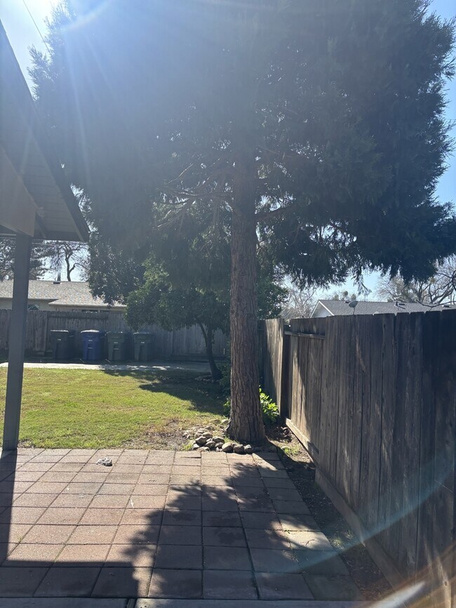 Building Photo - Modesto 3 Bedroom, 2 Bath Solar-Powered Home in the Sonoma School District