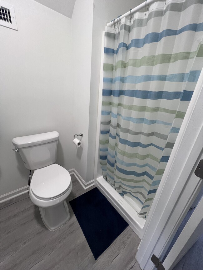 Building Photo - 902 Hanson St