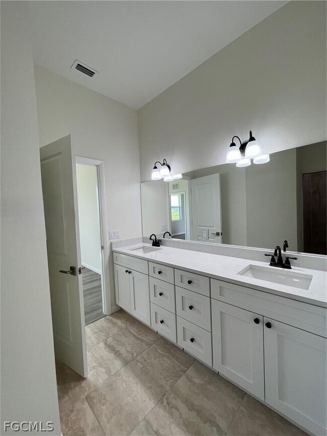 Building Photo - 1088 Saturn Ct