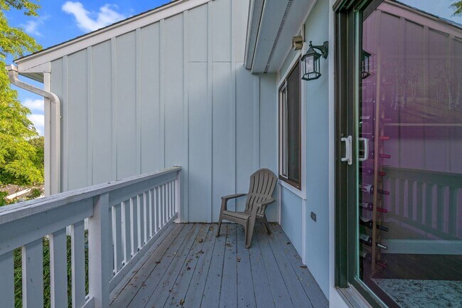 Building Photo - 4 Hills Ln