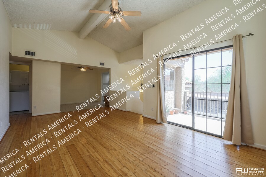 Building Photo - 925 N College Ave