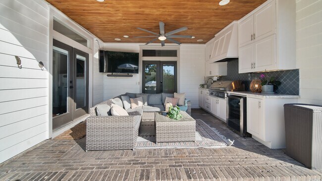 Building Photo - 117 W 13th St