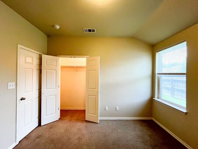Building Photo - 4106 Cambridge Dr