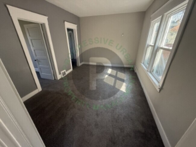 Building Photo - 10303 Sophia Ave