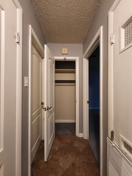 Building Photo - 10 Northhaven Pl
