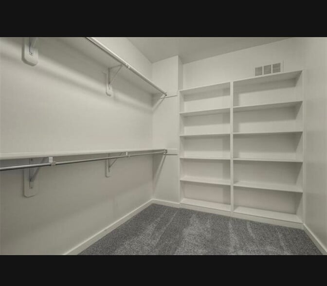 Building Photo - 12906 W 93rd St