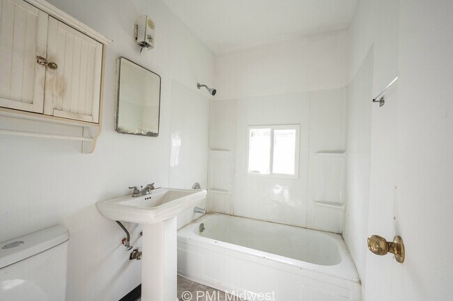 Building Photo - 4426 Kingsley Dr