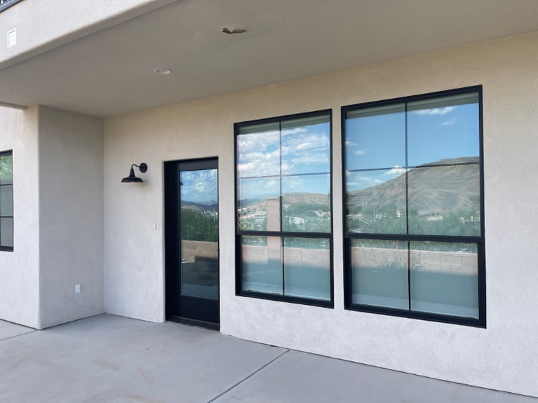 Building Photo - 676 676 W Lava Pointe Dr