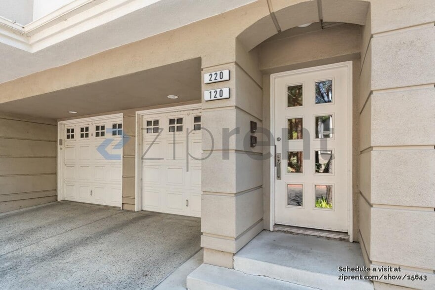 Building Photo - 425 Navaro Way