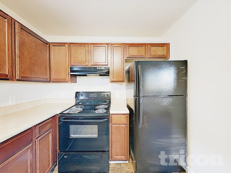 Building Photo - 9421 Spruce Pine Pl