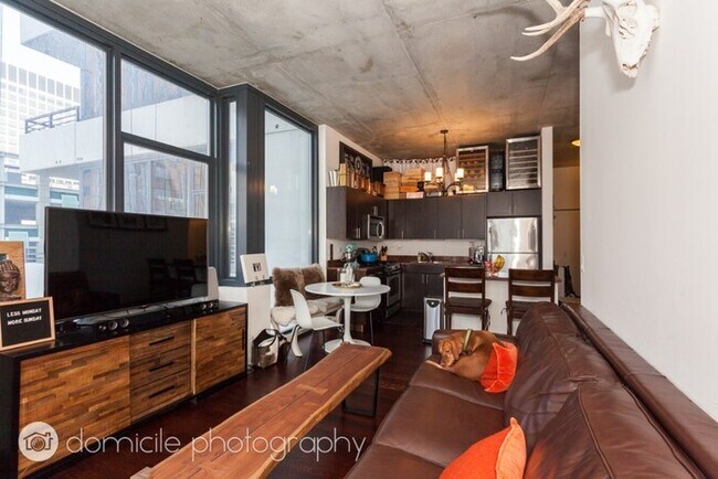 Building Photo - 245 W Van Buren St