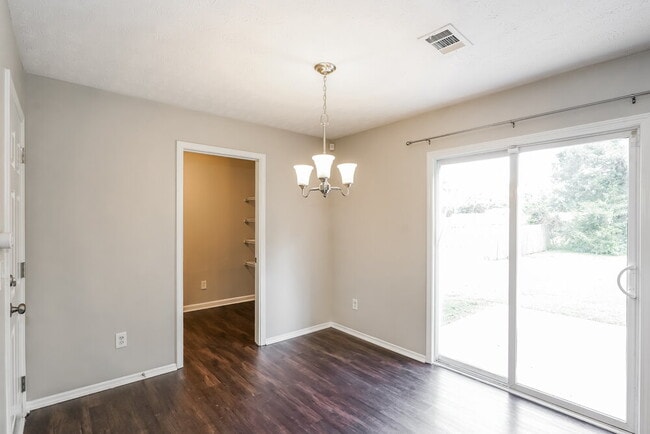 Building Photo - 2878 Creekbend Dr