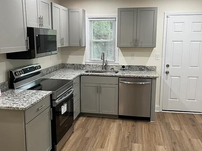 Building Photo - 320 Camfield Ct SW