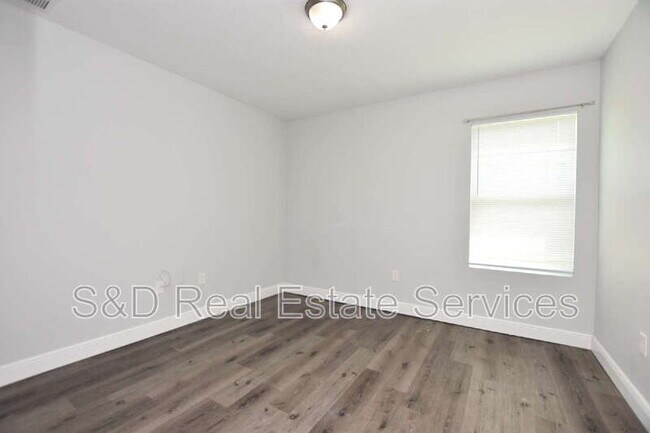 Building Photo - 525 Albatross Dr