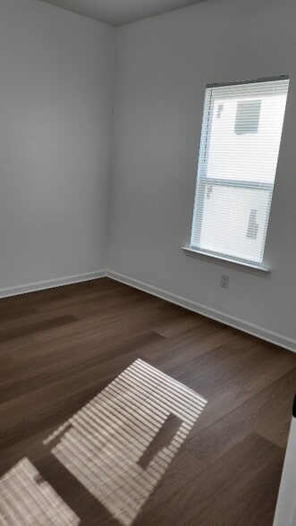 Building Photo - 698 Delta Rd