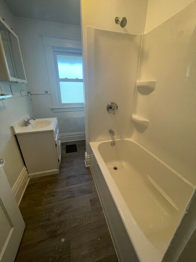 Building Photo - 22 E Southern Ave