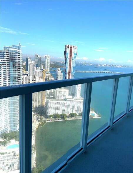 Primary Photo - 1900 N Bayshore Dr