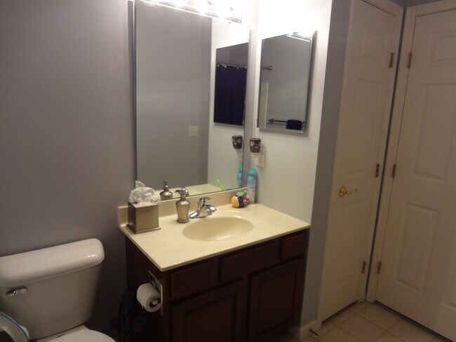 Second full bathroom - 2275 Pinnacle Ct