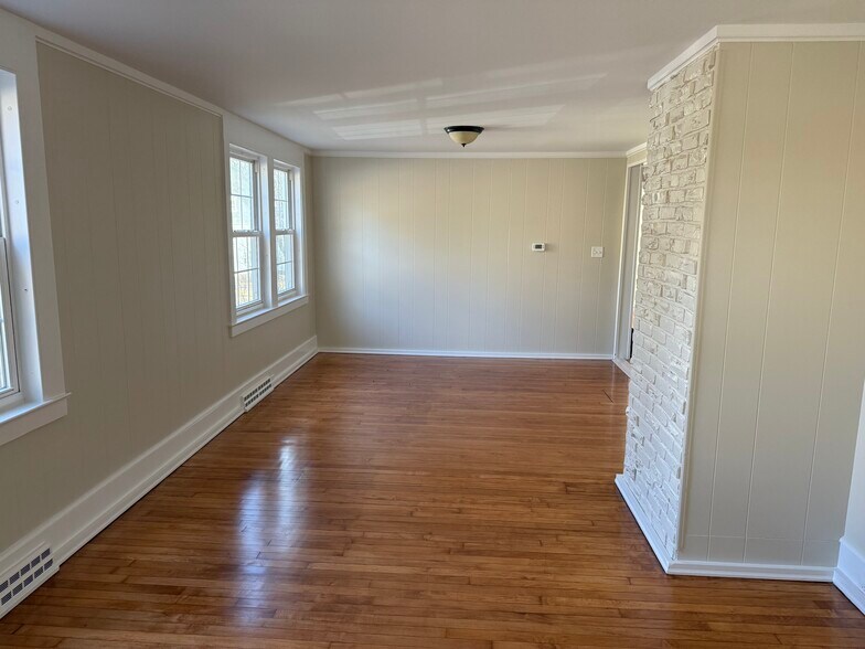 Building Photo - 420 Church St