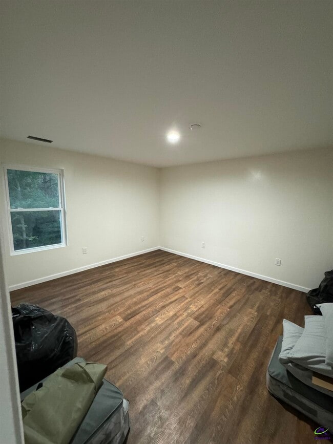 Building Photo - 104 Acorn Ridge Ct