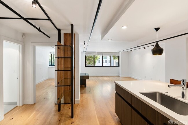 Building Photo - 1875 Mission St