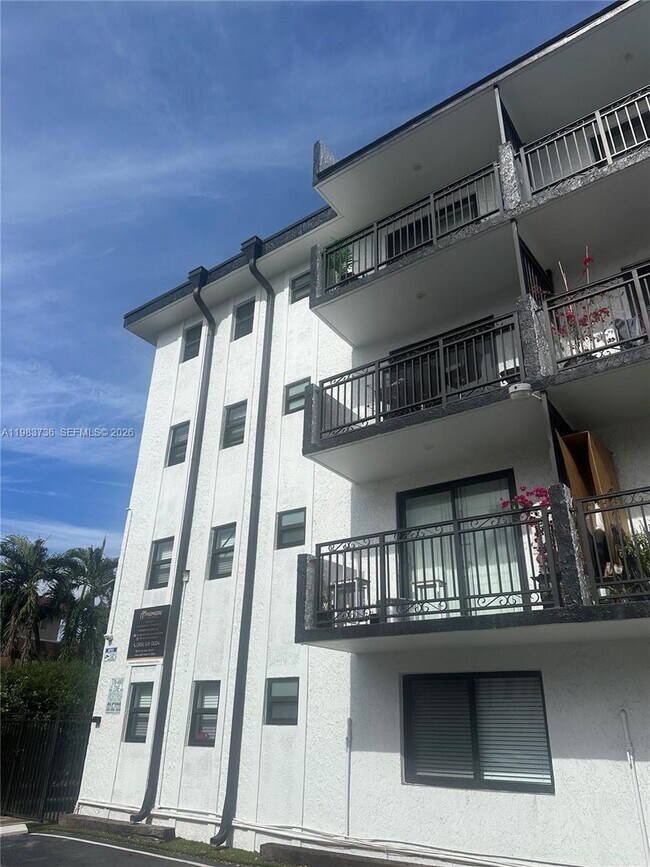 Building Photo - 529 SW 4th St