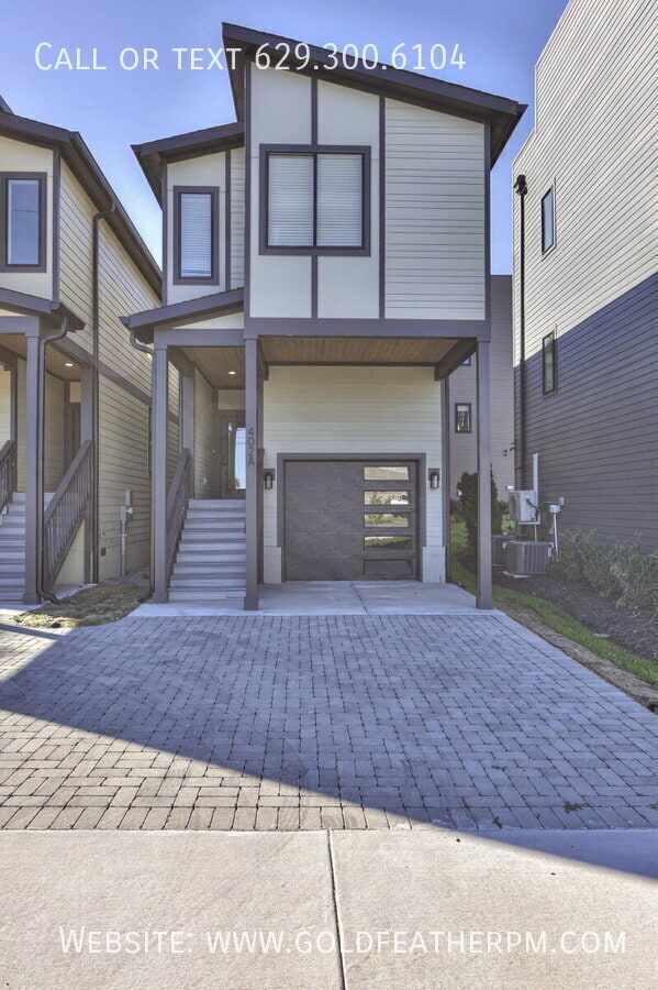 Building Photo - 402 E Trinity Ln