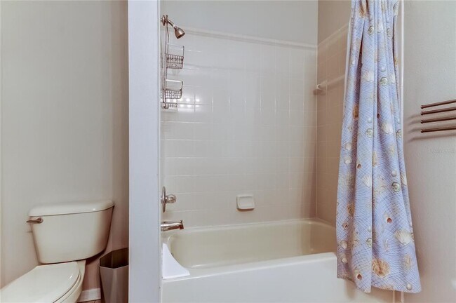 Building Photo - 1138 Hillhurst Dr