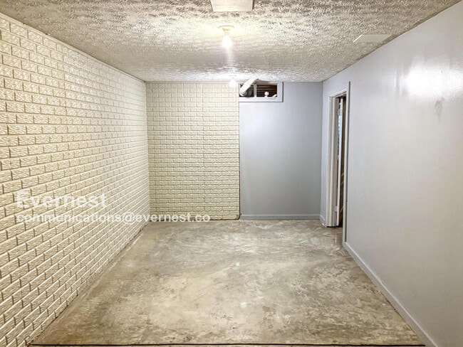 Building Photo - 137 N Guilford Ave