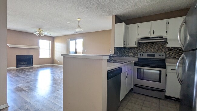 Building Photo - 2060 N Rand Rd
