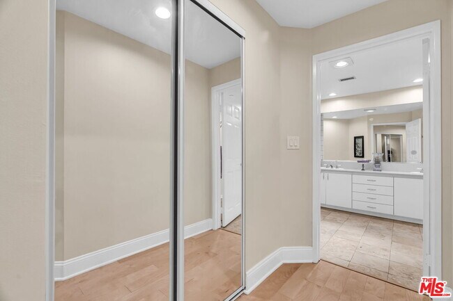 Building Photo - 12000 Goshen Ave