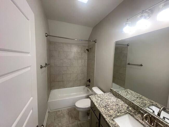 Building Photo - 814 Abita Chase