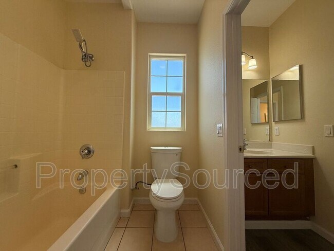 Building Photo - 1633 Sparrowhawk St