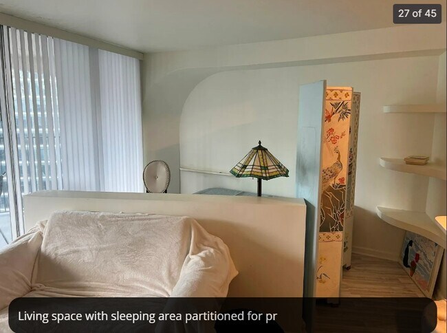 Building Photo - 300 N State St