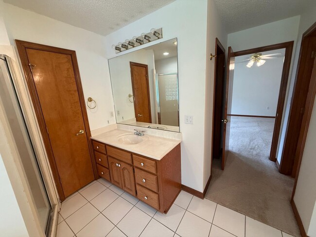 Building Photo - 4444 Southminster Cir